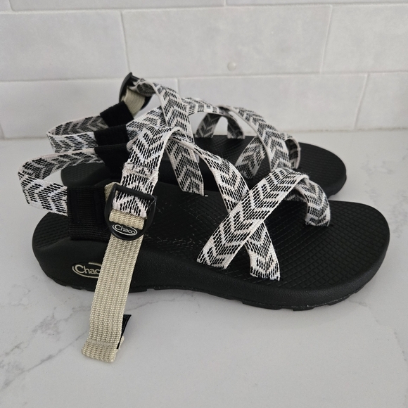 Chaco Z/2 Adjustable Strap Classic Sandals Waterproof Black White Pattern Size 7 - Picture 1 of 7